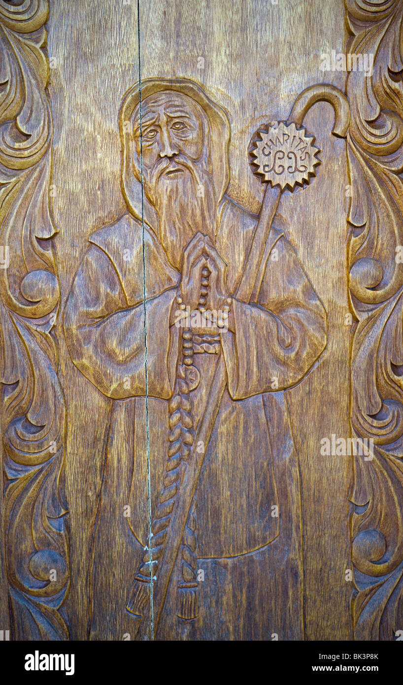 Eine handgeschnitzte Holz Tür am Eingang zum Saint Francis de Paula Franziskaner-Mission, gegründet 1865 in Tularosa, New Mexico. Stockfoto