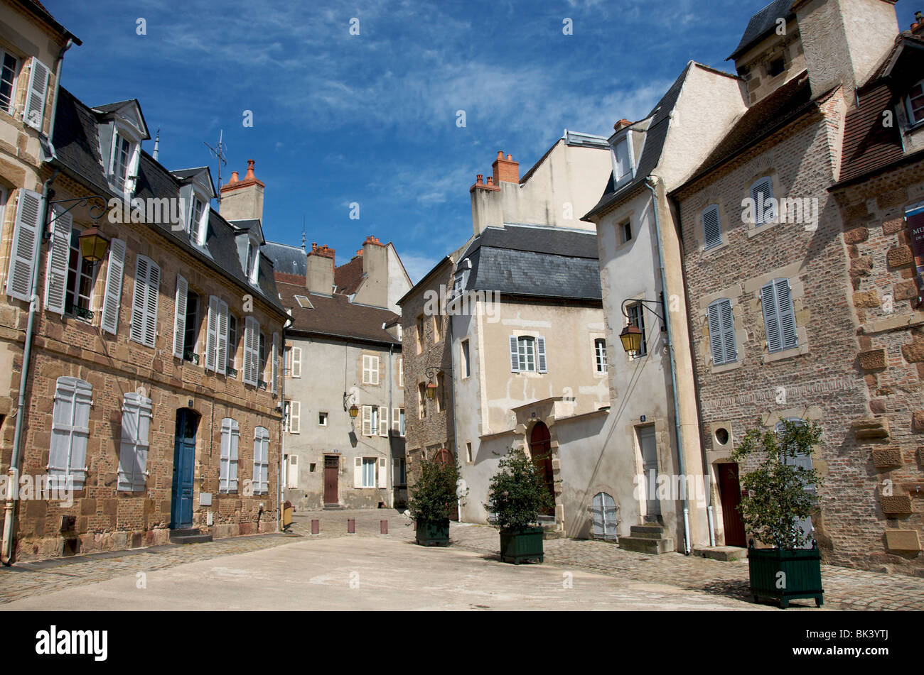 Kleinen ruhigen Platz im Zentrum von Moulins, Allier, Frankreich. Stockfoto