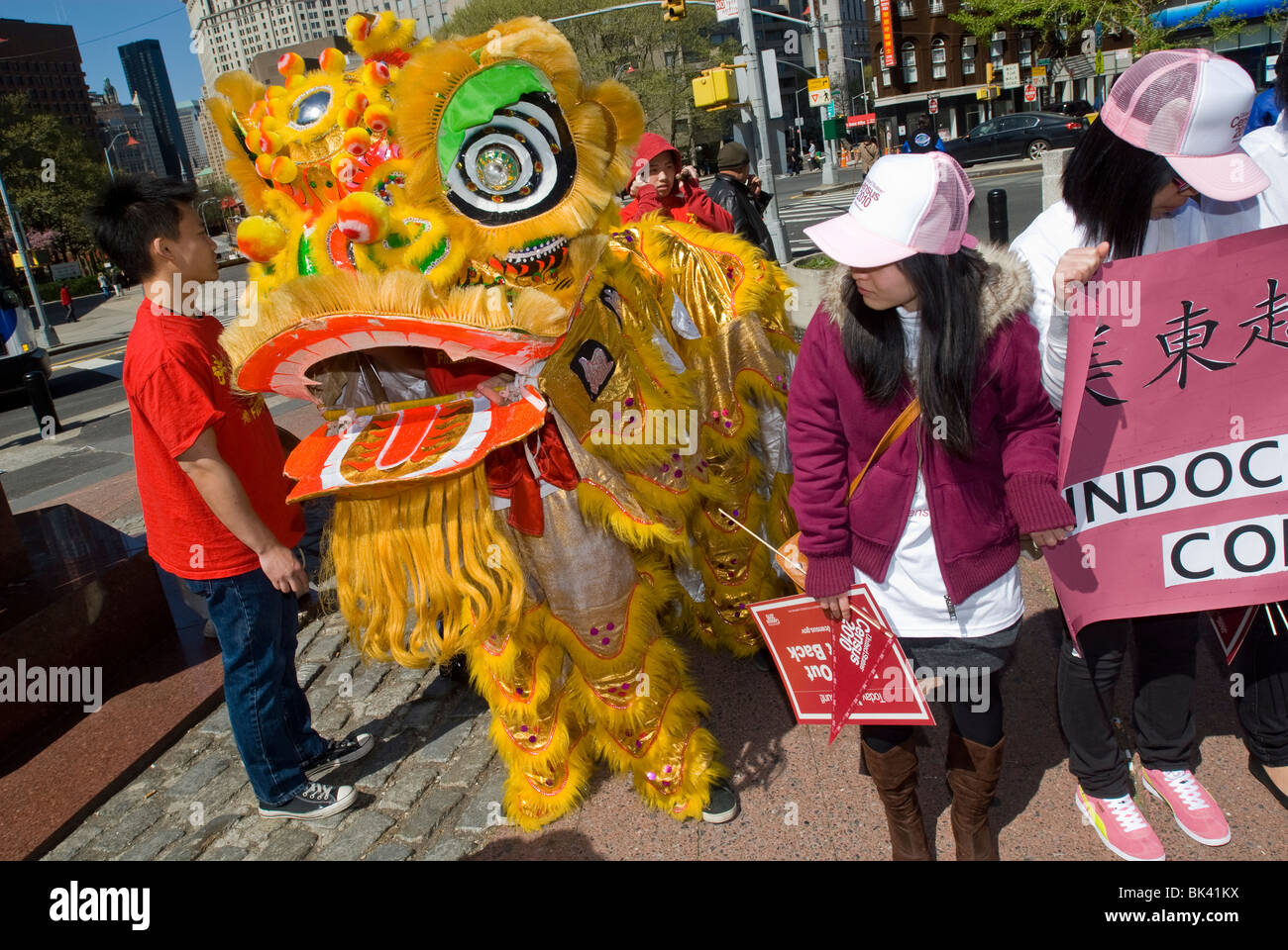 "Marschieren in das Postfach" Rallye in Chinatown in New York zur Unterstützung der Volkszählung 2010 Stockfoto