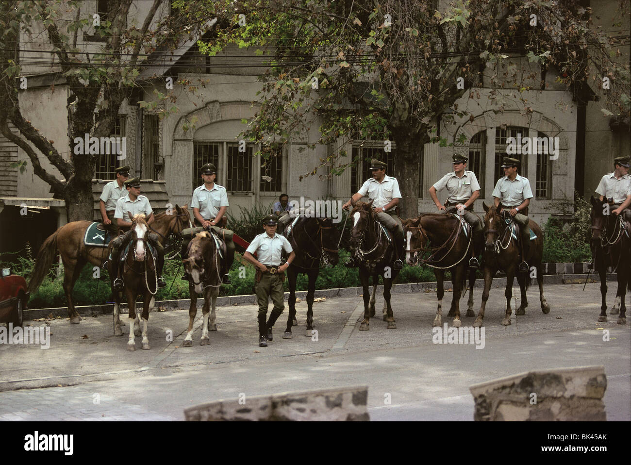 Berittene Polizei in der Nähe von Parque Metropolitano, Santiago, Chile Stockfoto