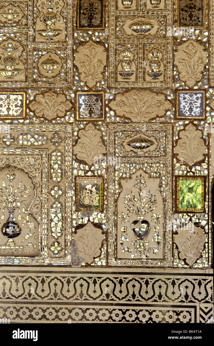 Close-up Detail Der verspiegelte Wände im Inneren des Palastes von Amer in Amer, Rajasthan, Indien Stockfoto