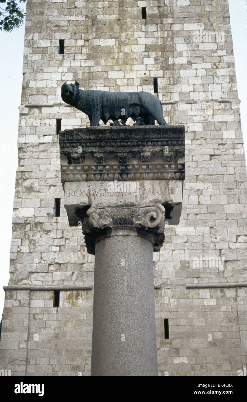 Statue von She Wolf Krankenpflege Romulus und Remus, Aquileia, Italien Stockfoto