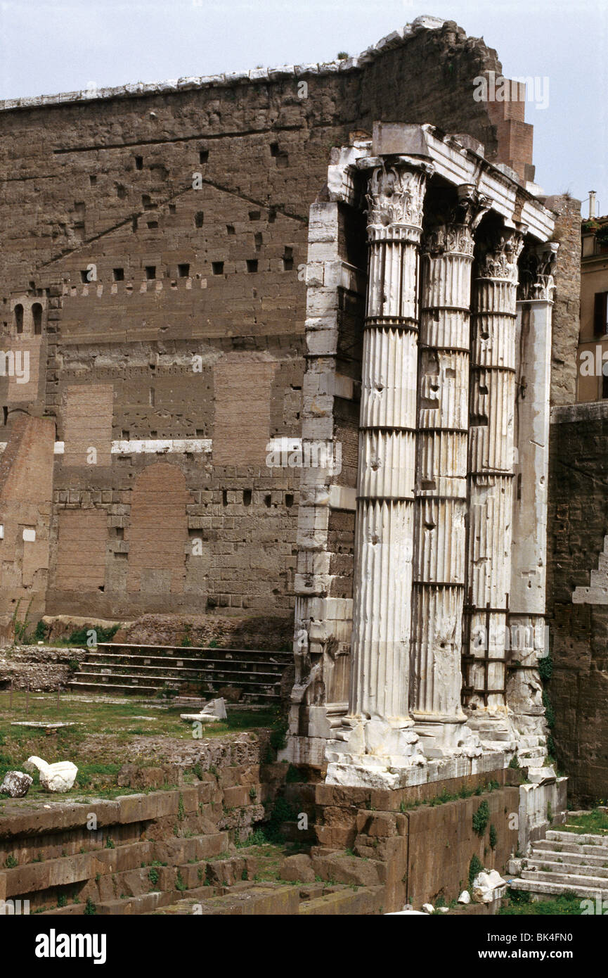 Römische Ruinen des Forum des Augustus mit dem Tempel des Mars Ultor, Rom Stockfoto