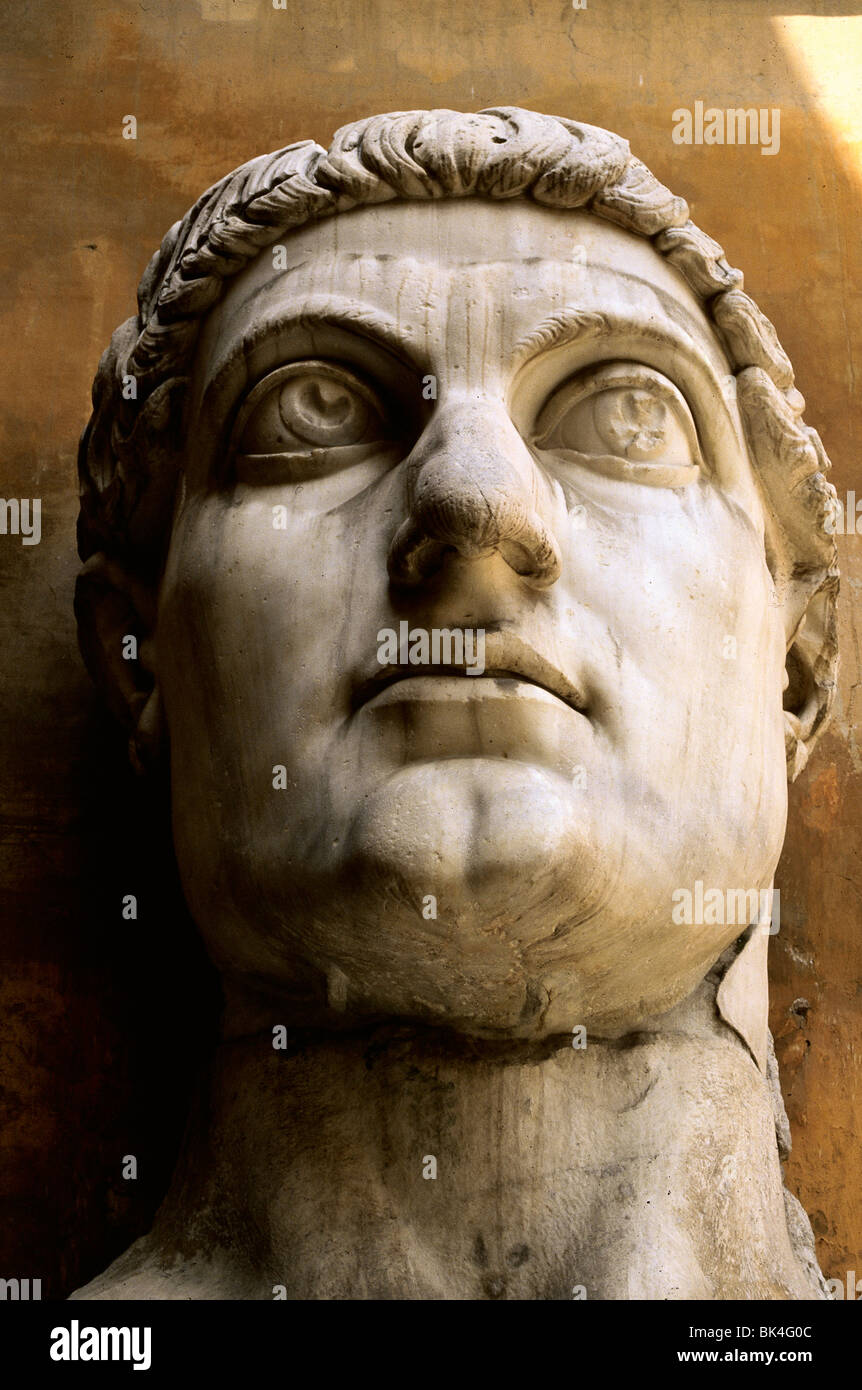 Statue des Roman Emperor Constantine im Hof des Capitoline Museum, Rom, Italien Stockfoto