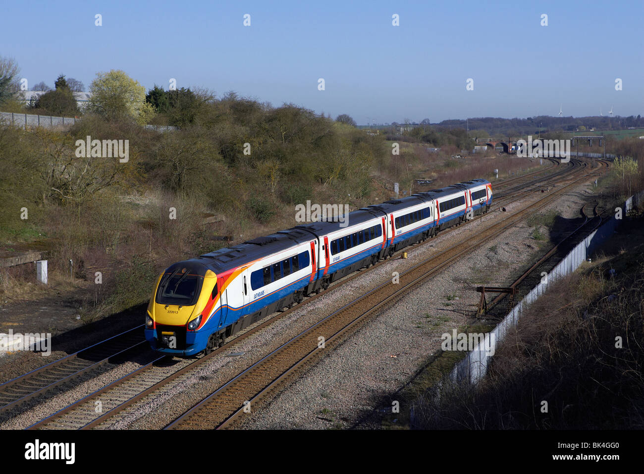 EMT-Meridian Einheit 222 013 Lösungsansätze der Station in Wellingborough mit Sheffield mit London St Pancras-Dienst auf 8. April 201 Stockfoto