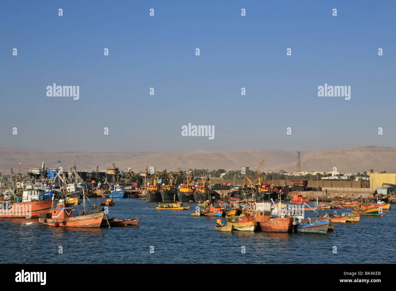 Kleine Boote an der Bucht von Arica, Chile Stockfoto