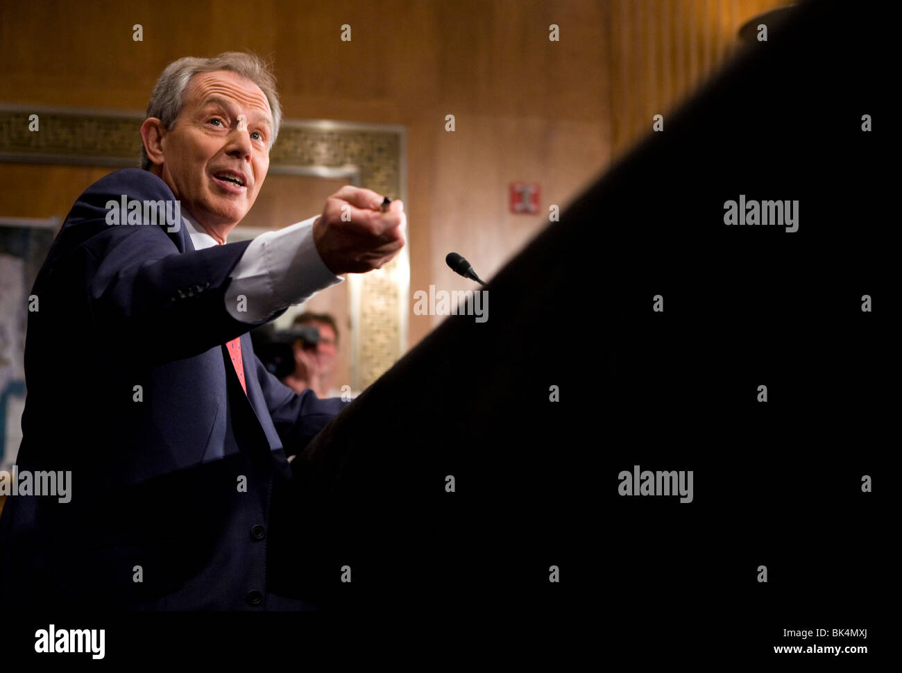 14. Mai 2009 - Washington, D.C. - der Nahost-Gesandte und ehemalige britische Premierminister Tony Blair bezeugt vor dem Ausschuss für Außenbeziehungen des Senats für den Frieden im Nahen Osten. Stockfoto