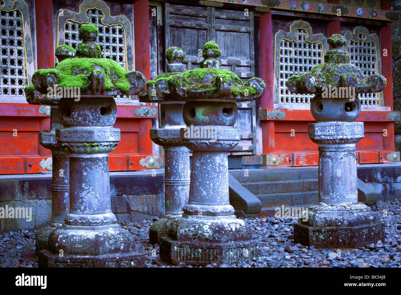 Steinlaternen im Nikko Geschichtliches, Nikko, Japan Stockfoto