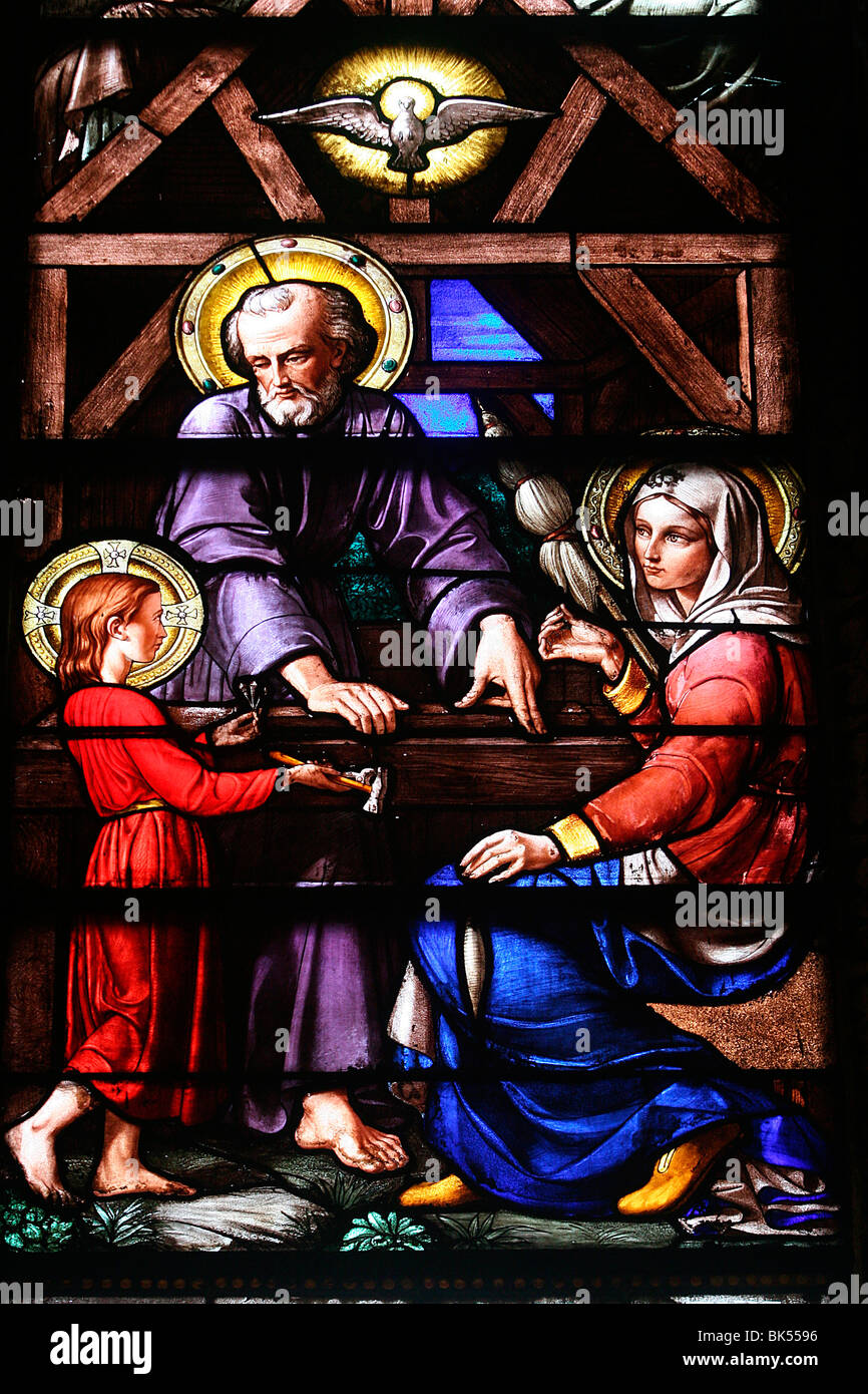 Glasfenster der Heiligen Familie, Basilika unserer lieben Frau von Genf, Genf. Schweiz, Europa Stockfoto
