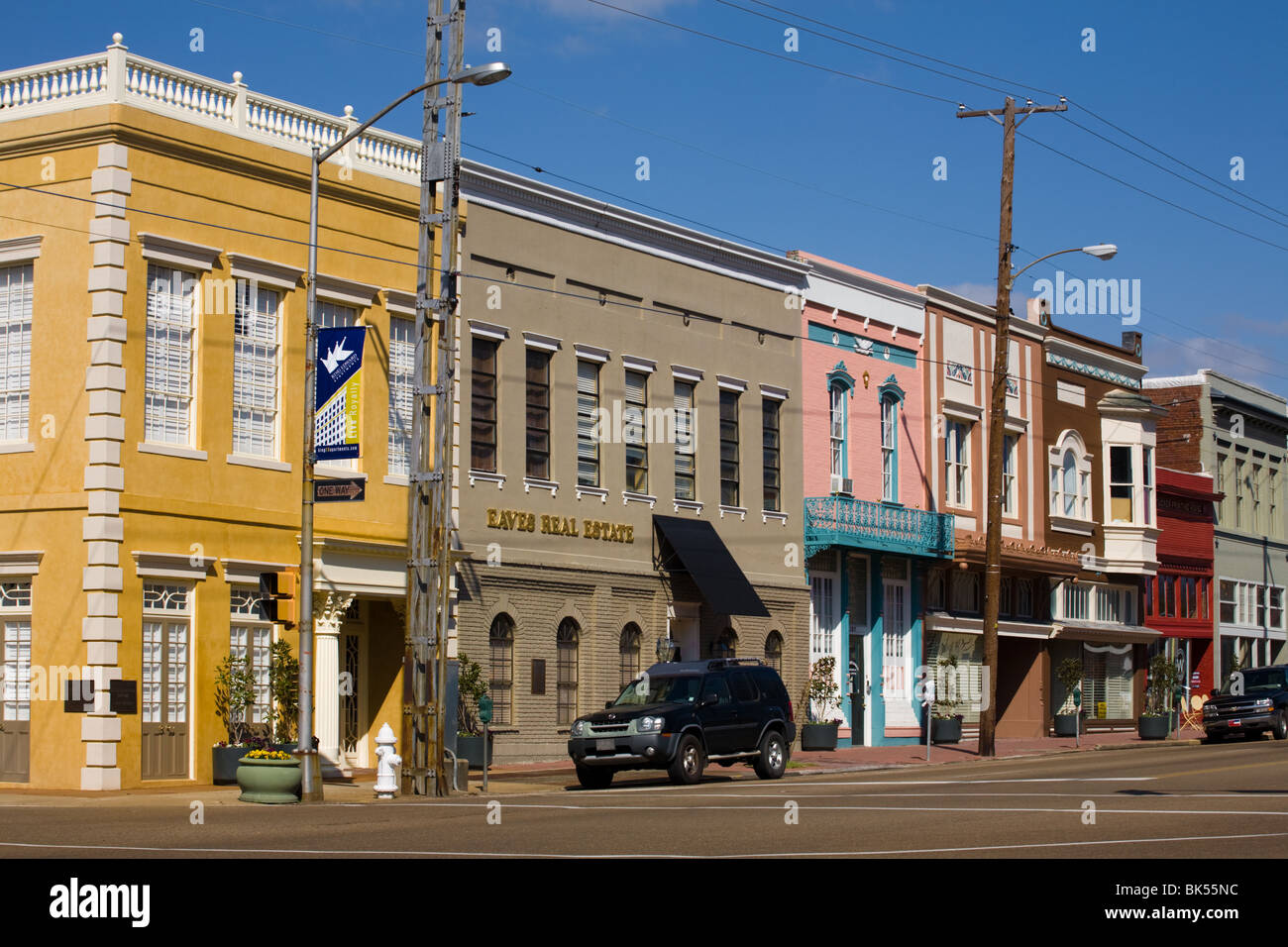 Bunte Geschäfte entlang der State Street, Jackson, Mississippi Stockfoto