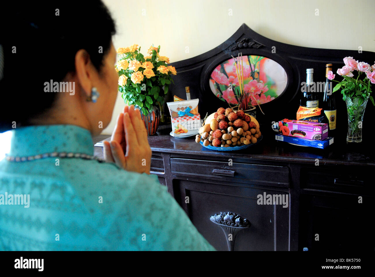 Ahnenkult in einem Hanoi nach Hause, Hanoi, Vietnam, Indochina, Südostasien, Asien Stockfoto