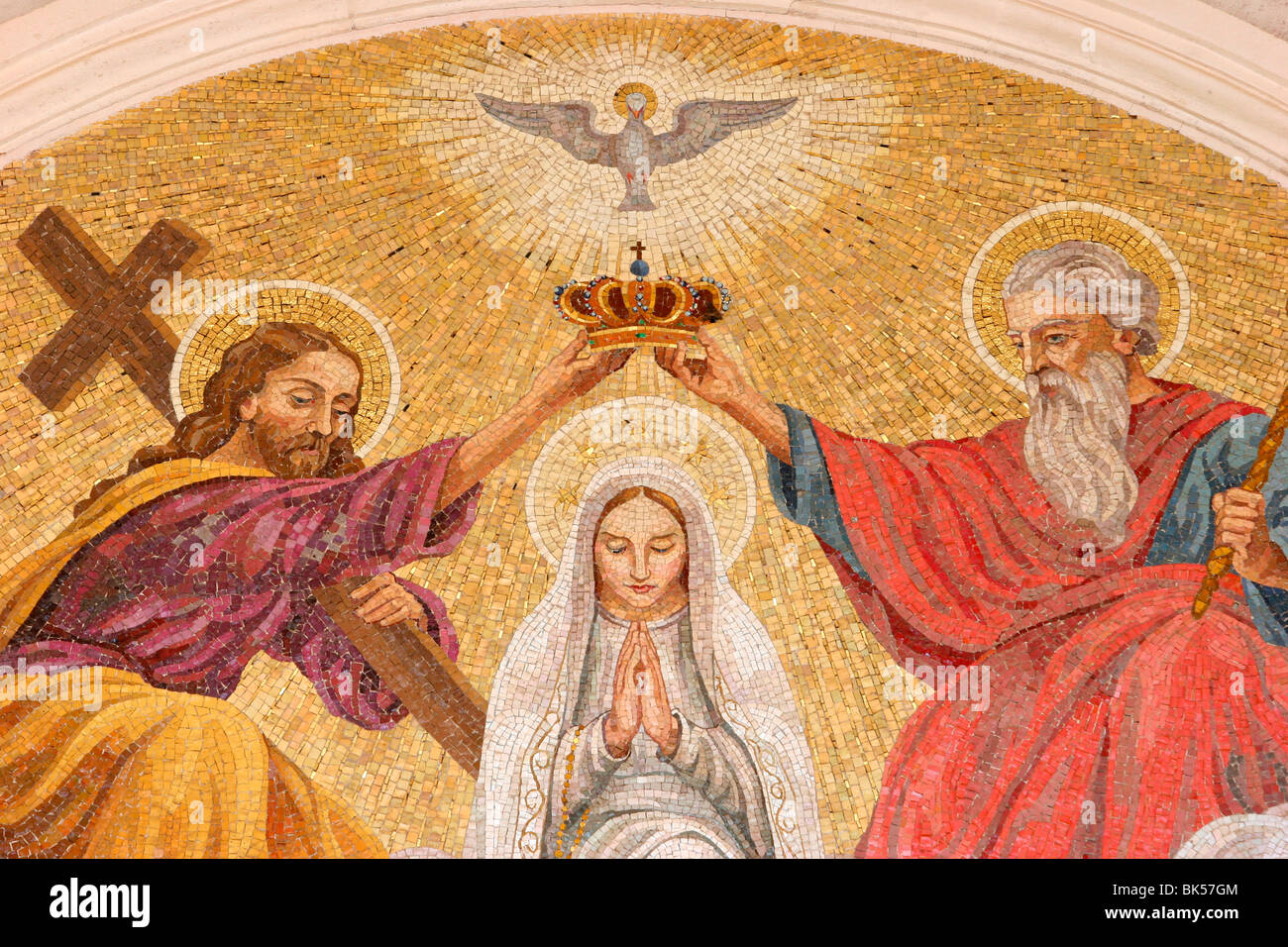 Krönung der Jungfrau Maria, die Basilika von Fatima, Fatima, Estremadura, Portugal, Europa Stockfoto