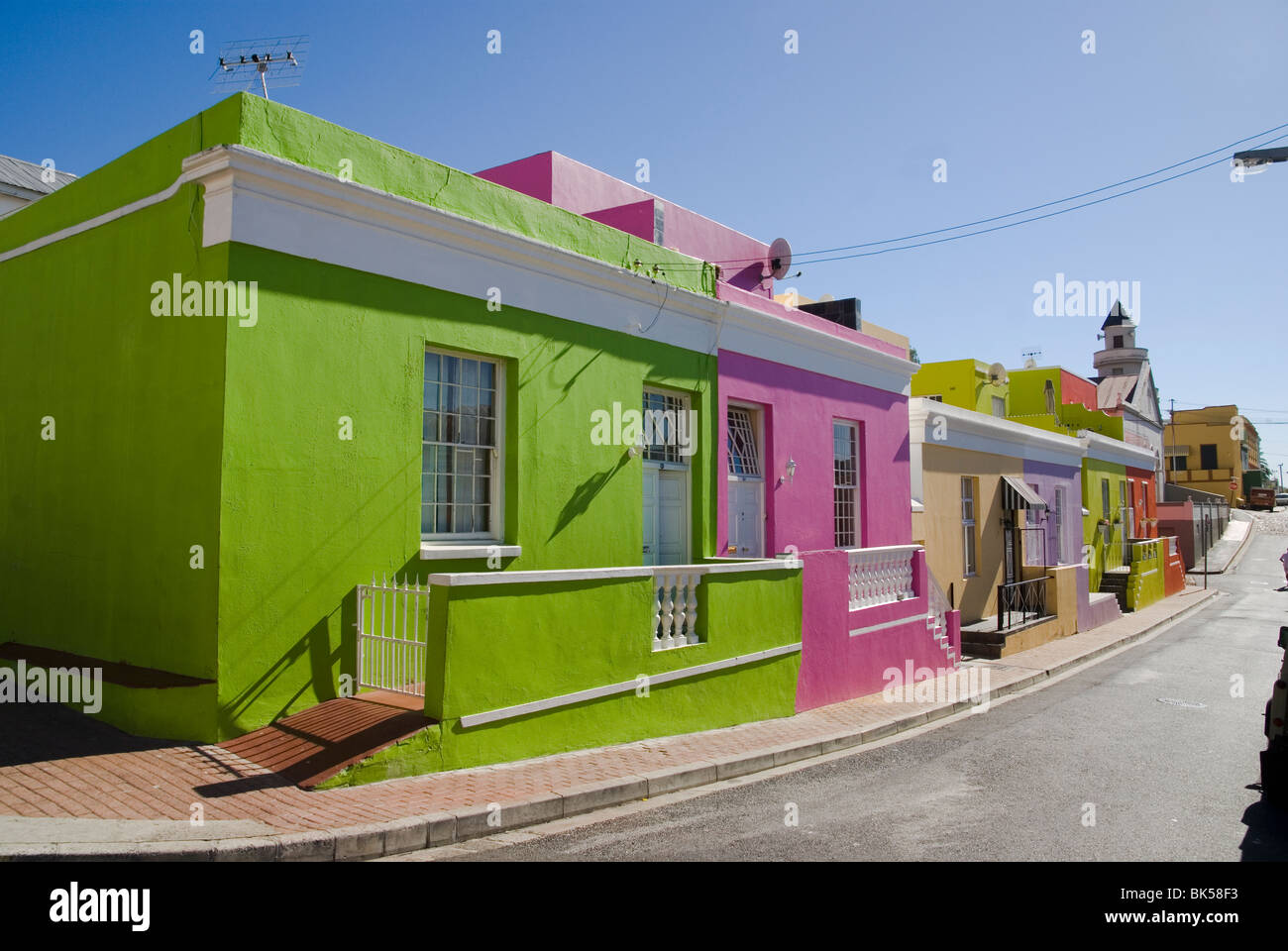 Bunte Häuser in einer Straße in Bo-Kaap, Kapstadt, Südafrika Stockfoto