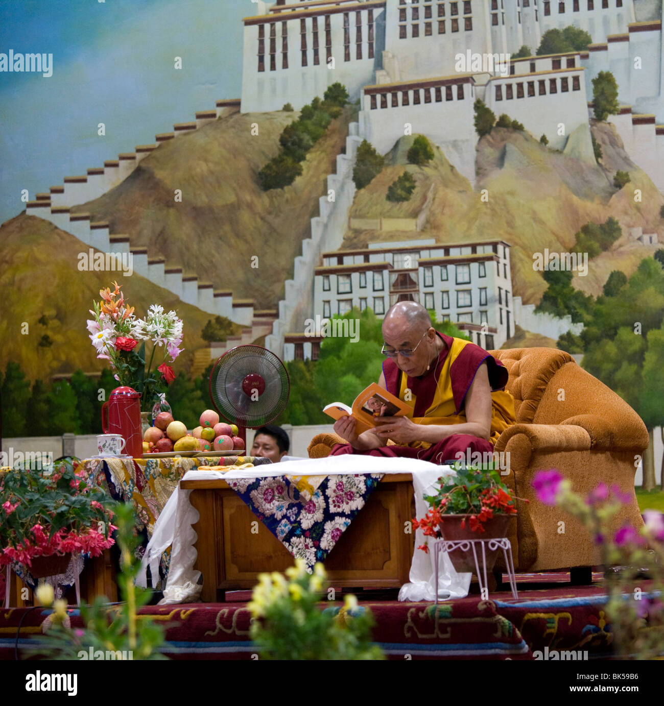 Seine Heiligkeit der 14. Dalai-Lama geben Lehren im Tibetan Children Village in Dharamsala, Indien Stockfoto