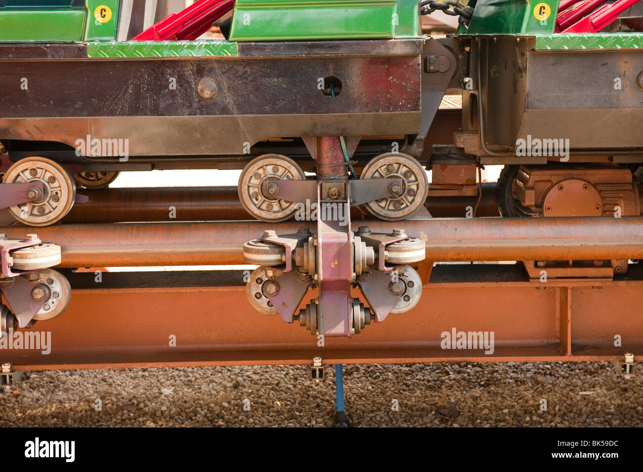 Achterbahn Autoräder Zug auf Schienen Stockfoto