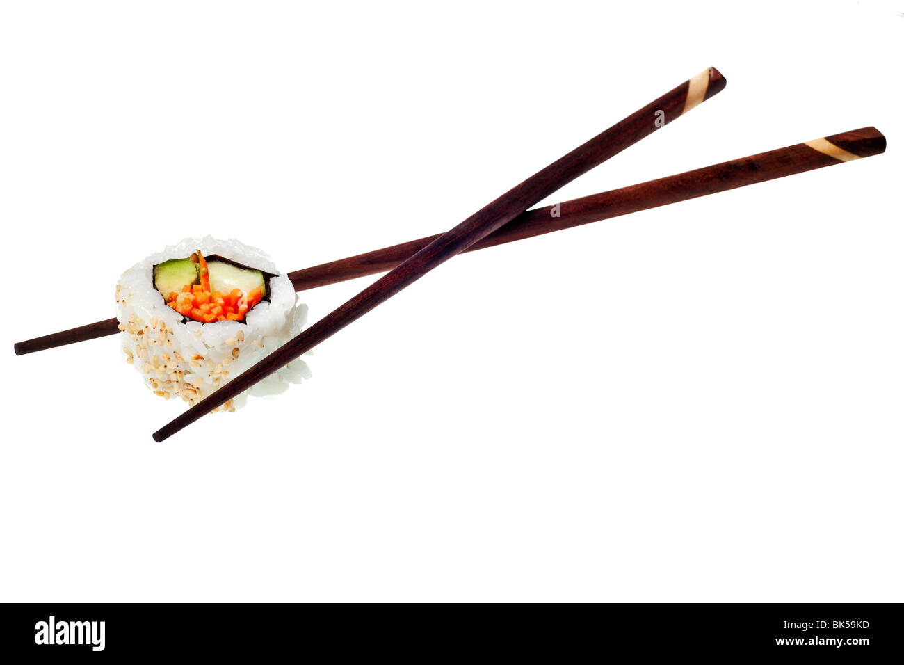 Vegetarische Sushi California roll mit Reis und Algen isoliert auf weißem Hintergrund Stockfoto