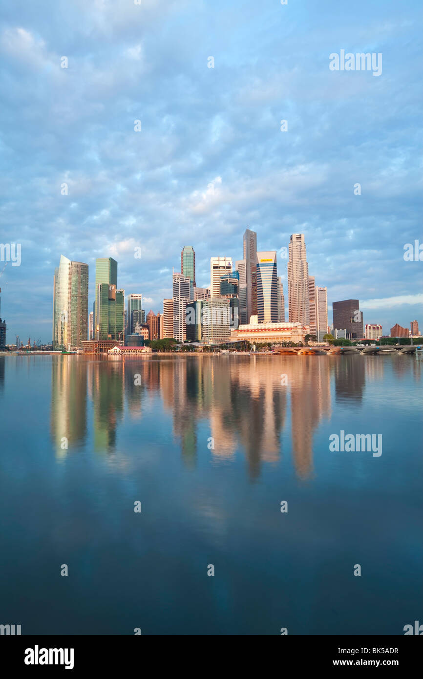 Skyline und Financial District in der Morgendämmerung, Singapur, Südostasien, Asien Stockfoto