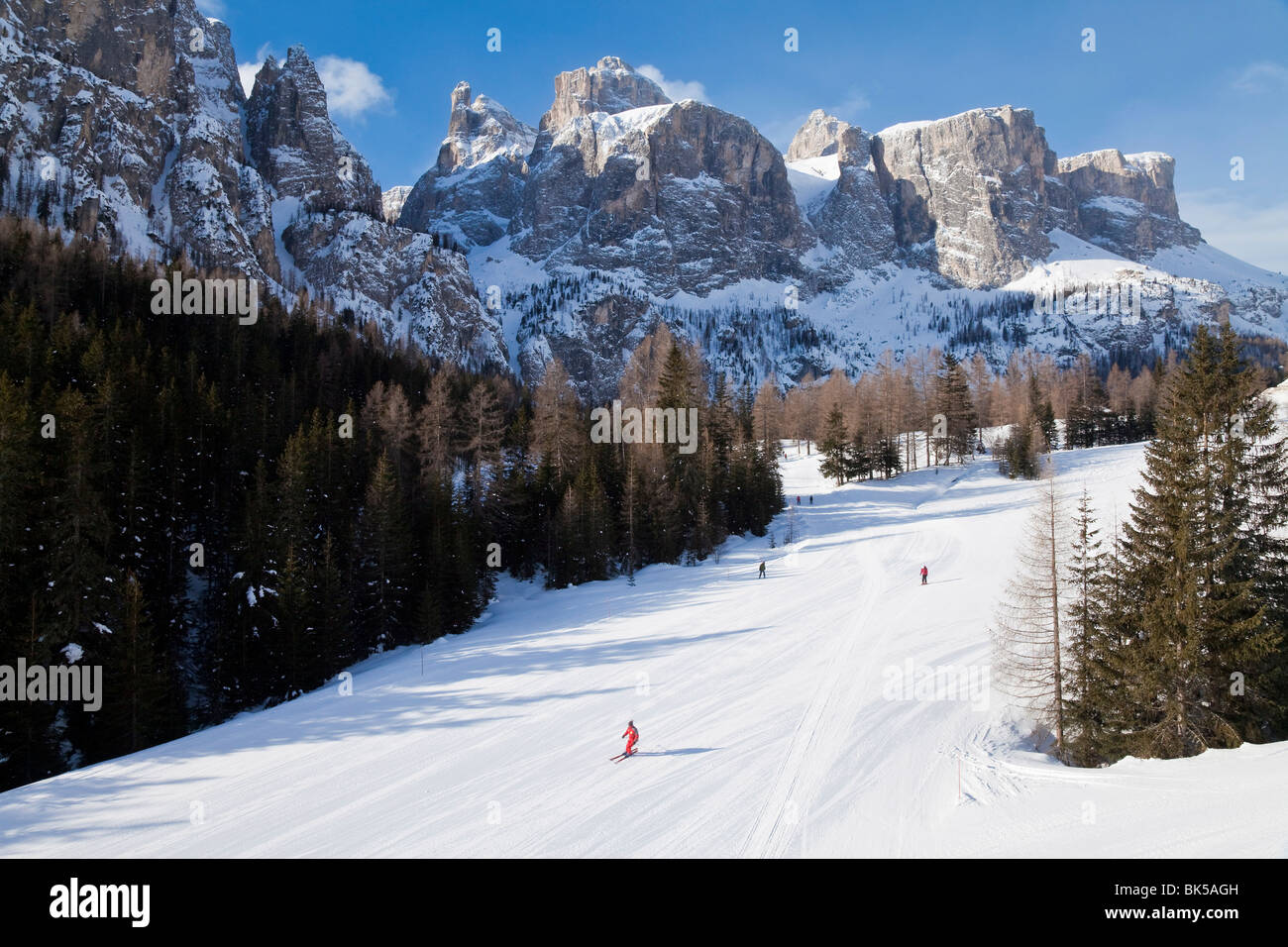 Sella Ronda Skigebiet Val Gardena, Sella Massivs Reihe von Bergen unter Winterschnee, Dolomiten, Süd Tirol, Italien Stockfoto