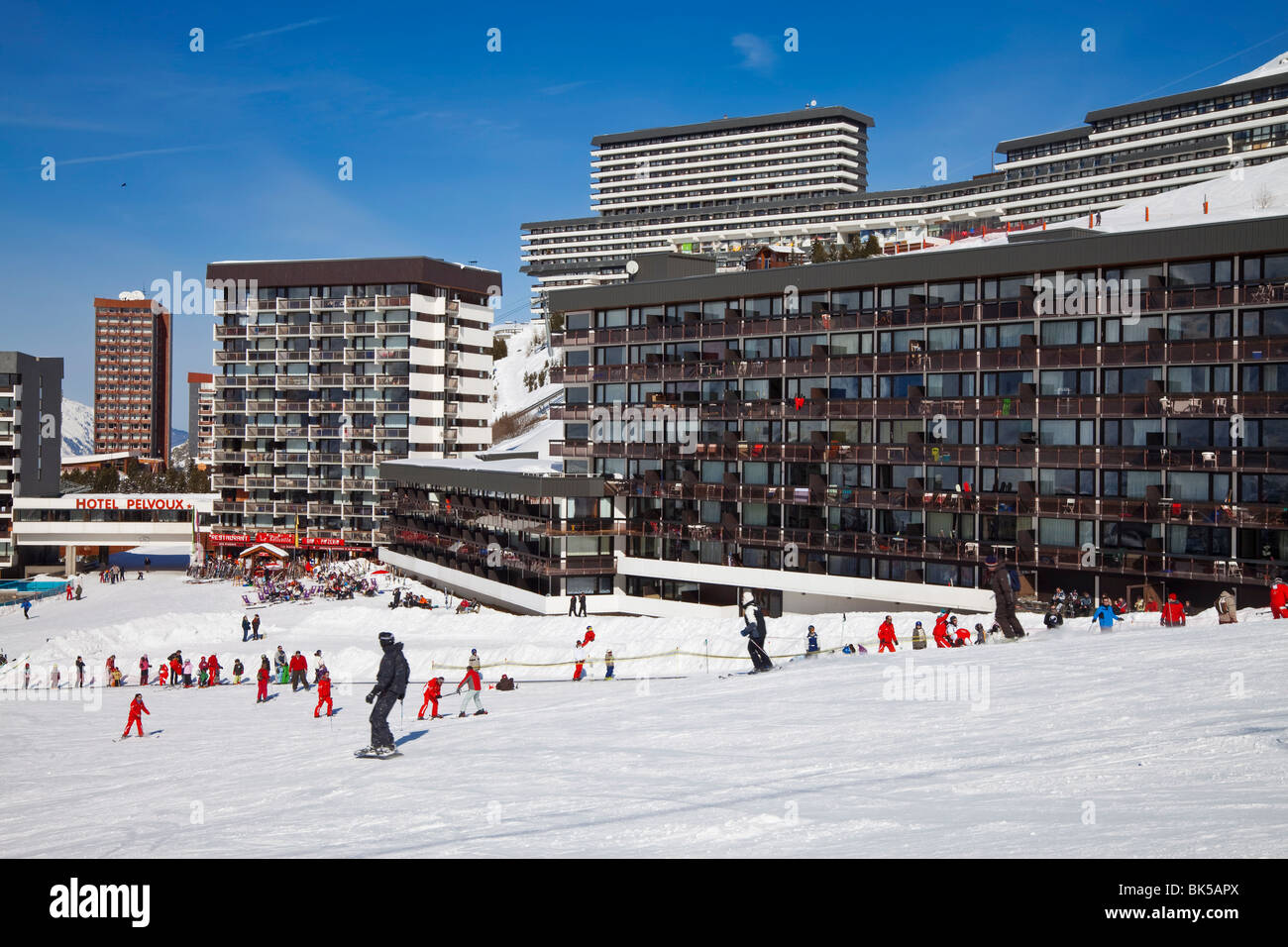 Les Menuires Skigebiet, 1800m in Trois Vallées (Les Trois Vallees), Savoie, Alpen, Frankreich, Europa Stockfoto