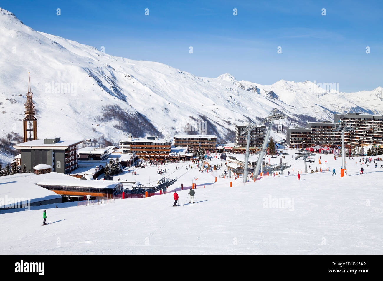 Les Menuires Skigebiet, 1800m in Trois Vallées (Les Trois Vallees), Savoie, Alpen, Frankreich, Europa Stockfoto