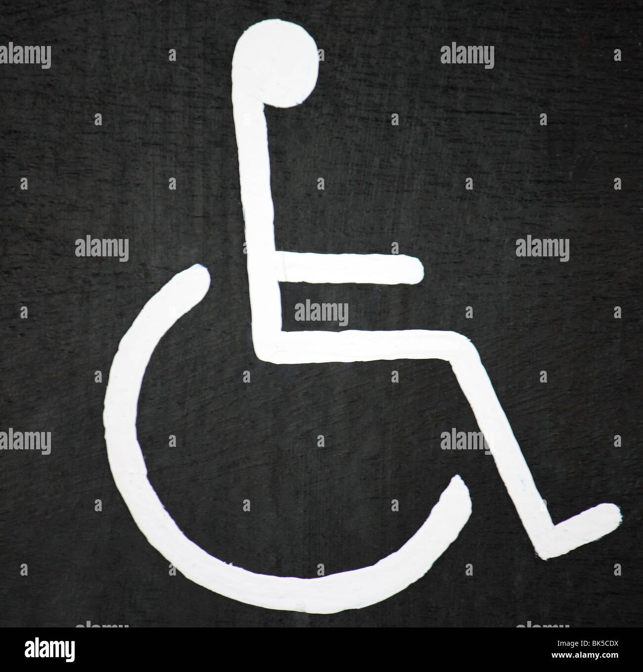 Ein Foto von ein gemalten Zeichen eines Behinderten im Rollstuhl Stockfoto