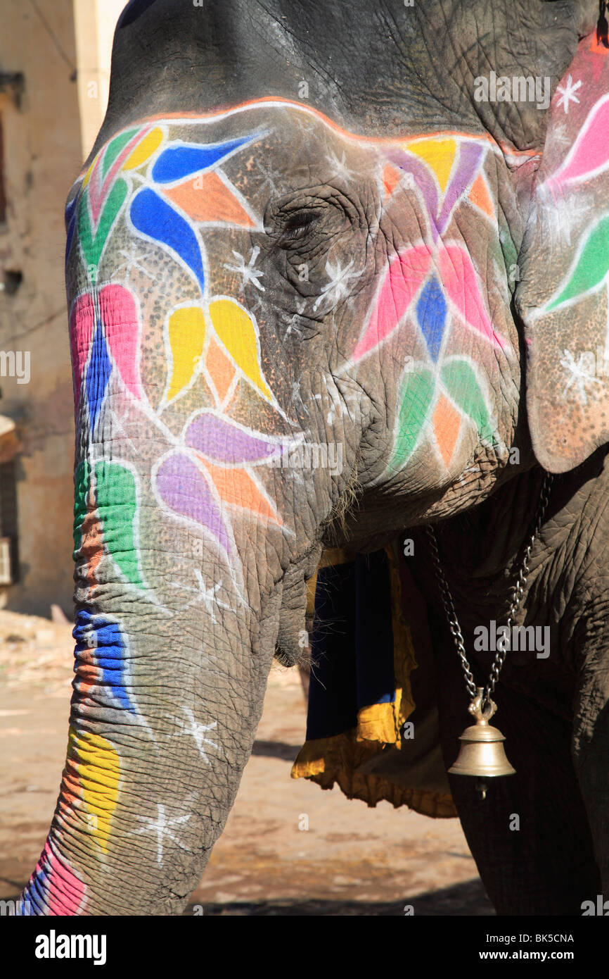 Elefant gemalt -Fotos und -Bildmaterial in hoher Auflösung – Alamy