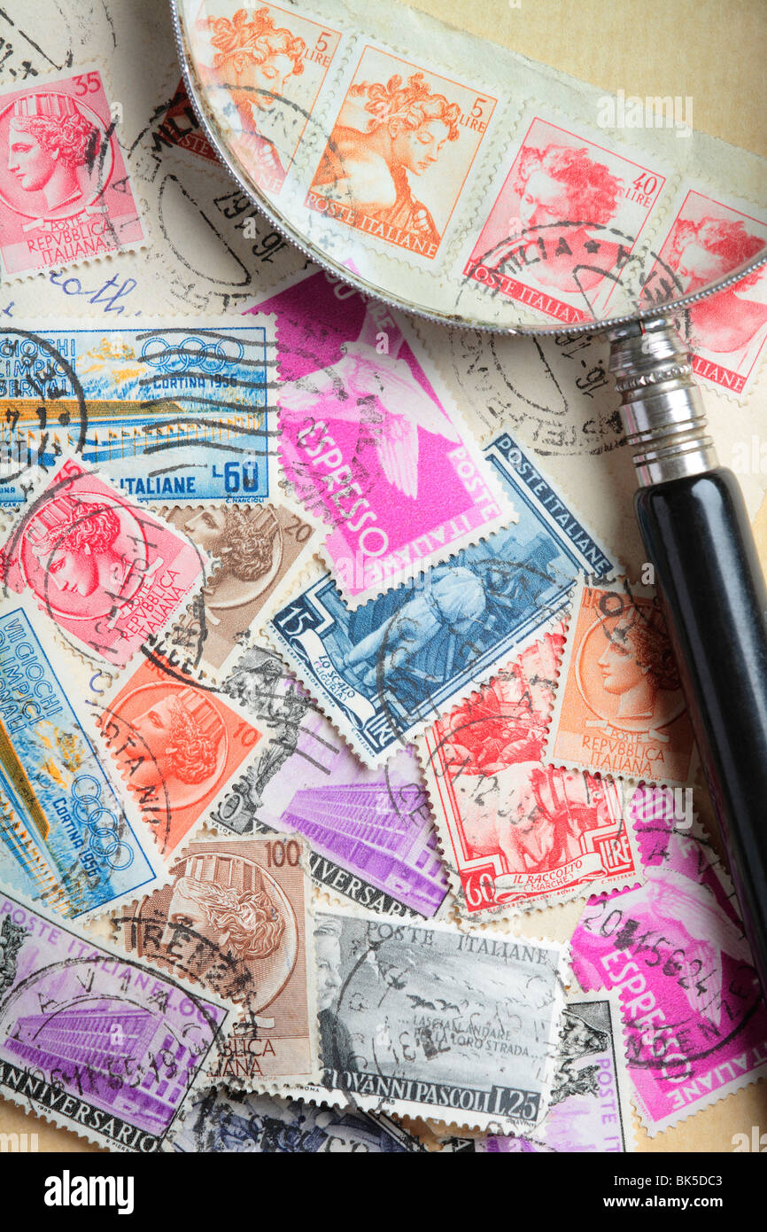 Sammlung von alten italienischen Briefmarken. Stockfoto