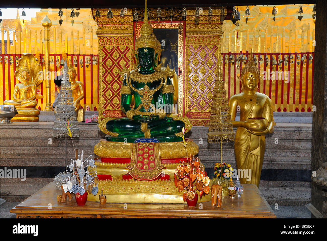 Smaragd-Buddha-Statue im Wat Phrathat Doi Suthep Tempel, Thailand, Südostasien Stockfoto