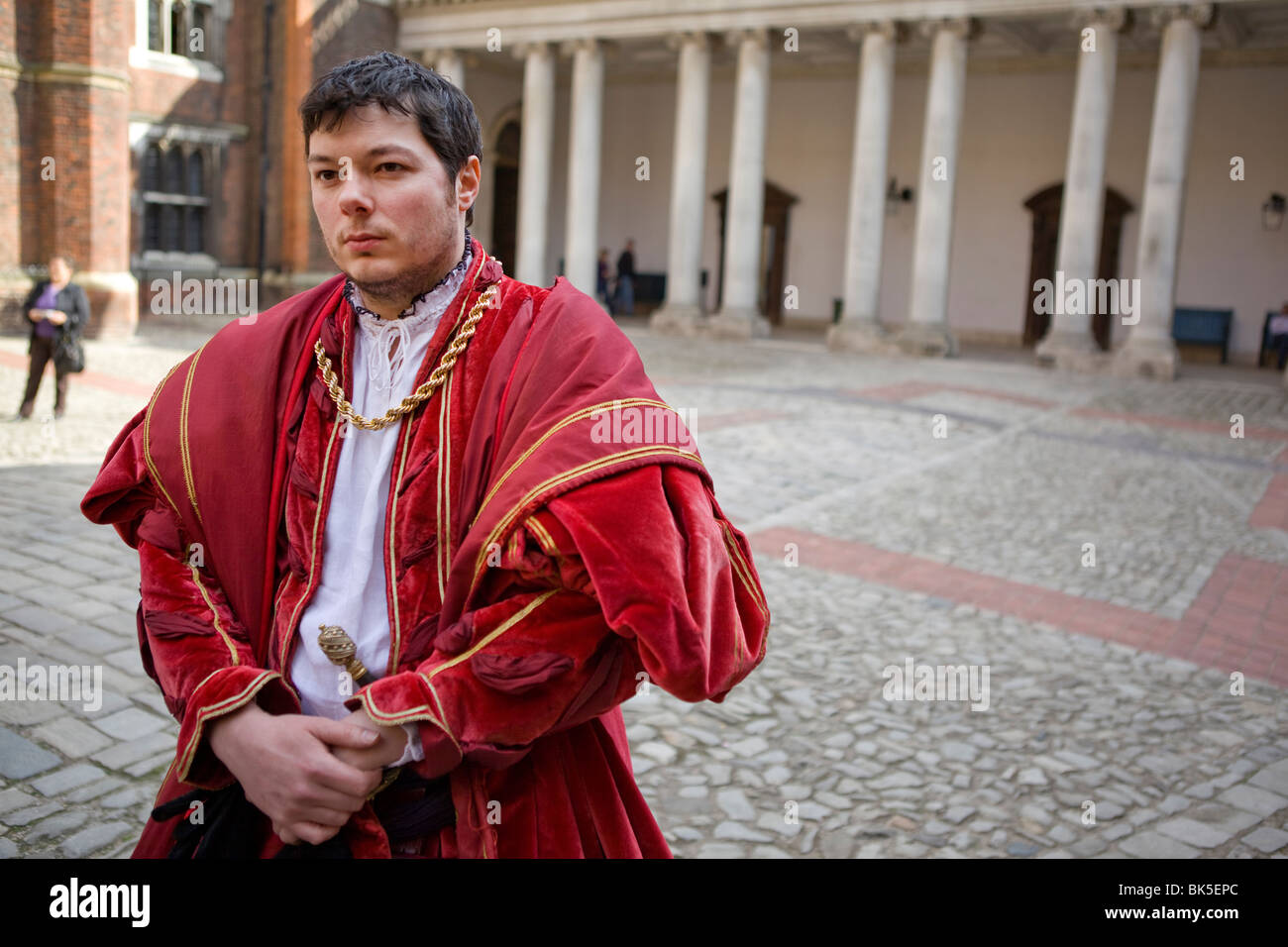 Die Tudors. Akteure der Tudors in Hampton Court, England. Heinrich VIII. und seiner Frau. Stockfoto