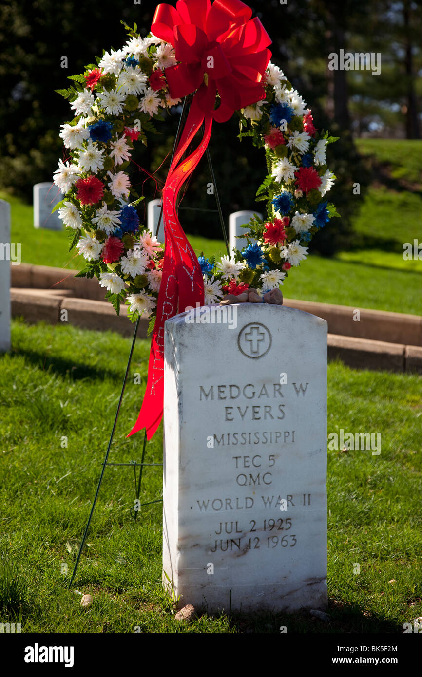 Grabstätte des ermordeten Bürgerrechtlers Medgar Evers auf dem Nationalfriedhof von Arlington in der Nähe von Washington, DC, USA Stockfoto