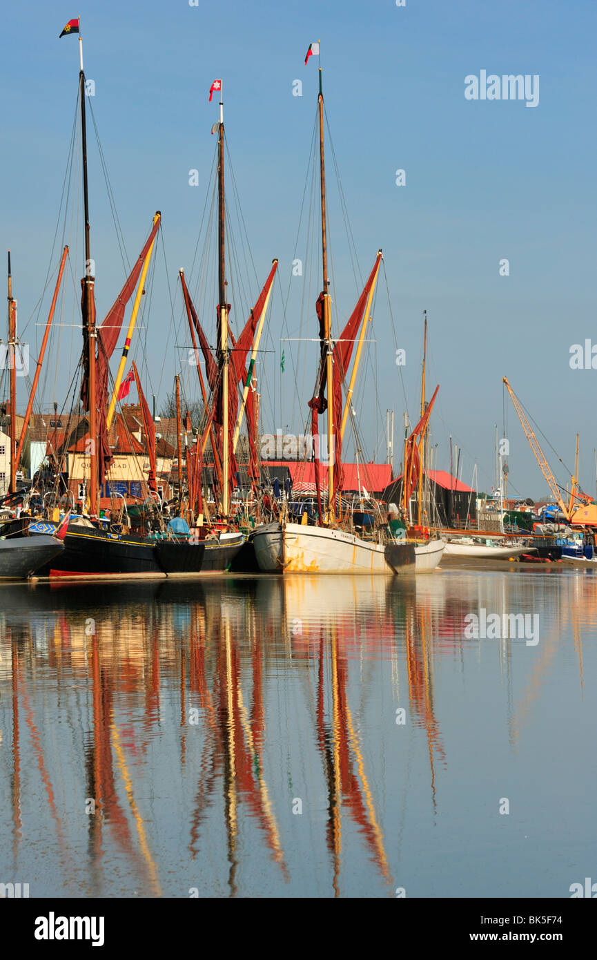 MALDON, ESSEX, Großbritannien - 10. APRIL 2010: Thames Barges on Hythe Quay on the River Blackwater Stockfoto