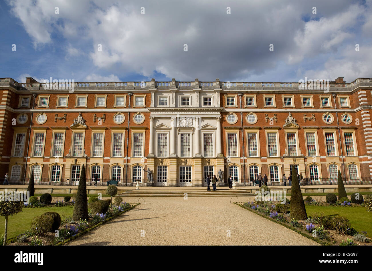 Die formale Gärten von Hampton Court Palace, Surrey, England. Stockfoto