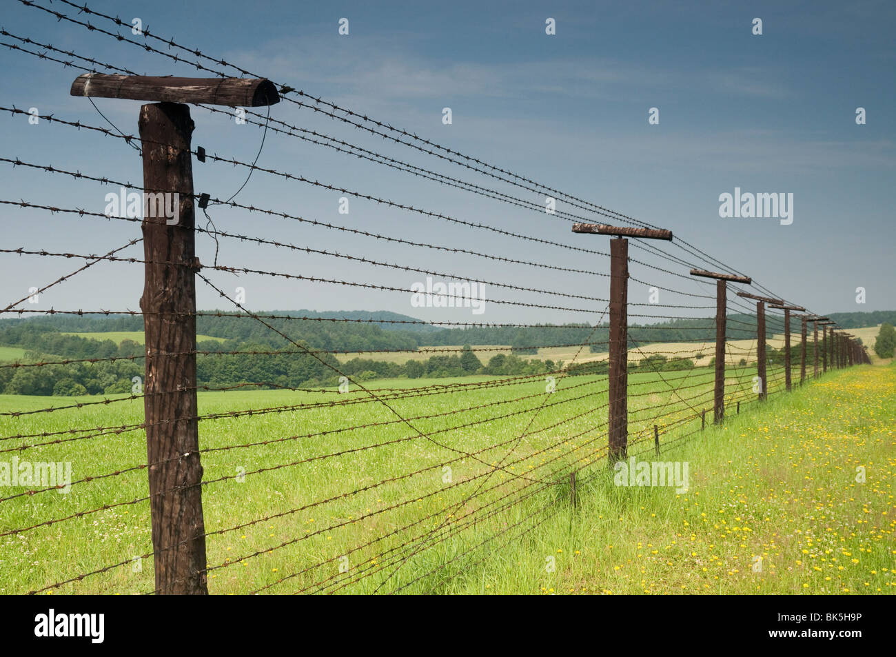 Nur Abschnitt, der bleibt des Eisernen Vorhangs in Tschechien, Cizov, Nationalpark Thayatal, Brnensko Region, Tschechische Republik Stockfoto