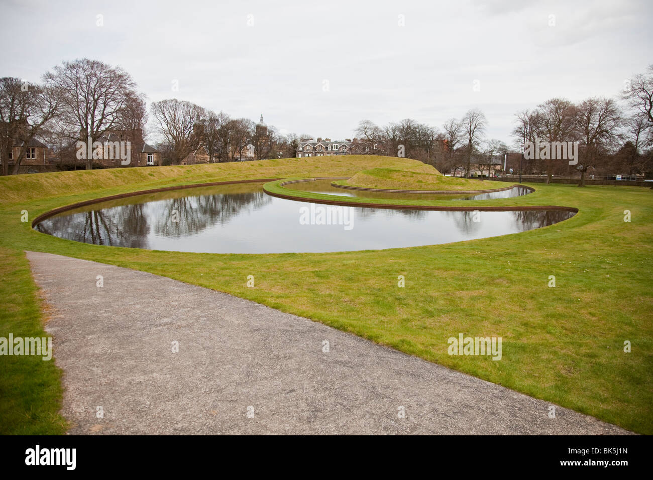 "Das Relief Ueda' eine Kombination aus Garten, Skulptur und der Land Art, die ausserhalb von Edinburgh Museum für Moderne Kunst im Westen der Stadt liegt. Stockfoto