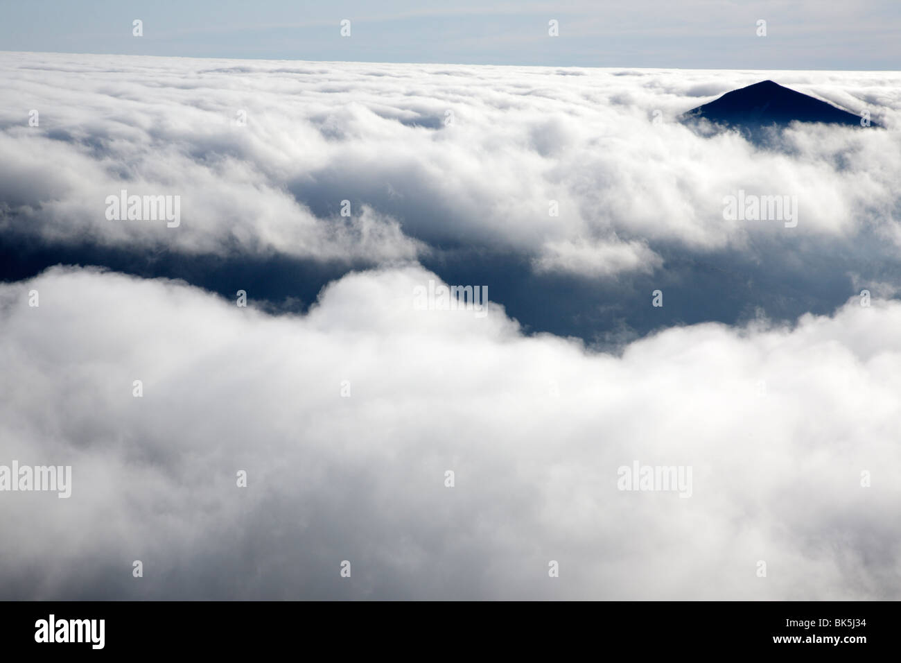 Undercast vom Gipfel des Mount Osceola in den White Mountains, New Hampshire, USA Stockfoto