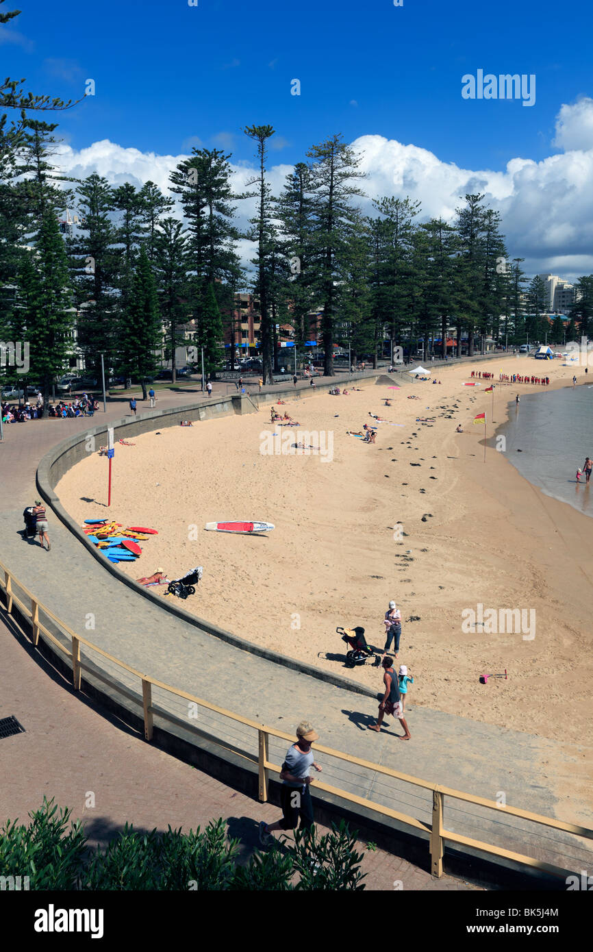 Manly Beach aus Süd Steyne, Sydney im Sommer. Stockfoto