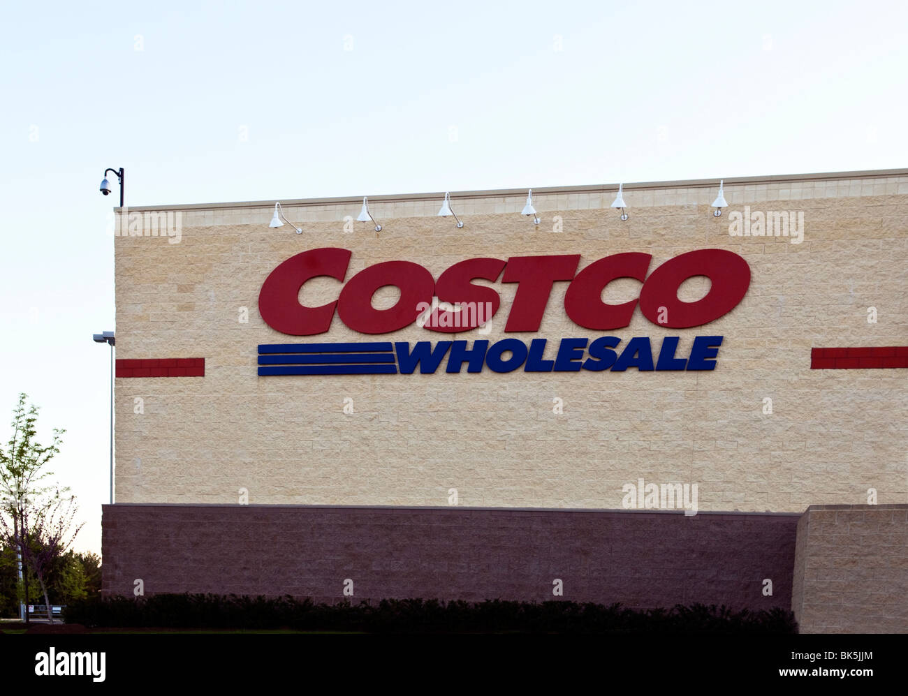 Die Costco Wholesale Lagergebäude in Potomac Mills Mall Stockfoto