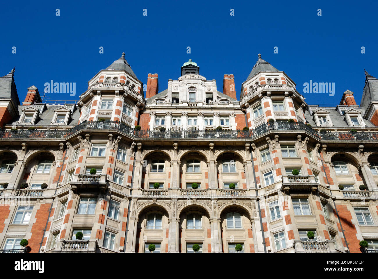 Parkside viktorianischen Gebäude in Knightsbridge, London, England Stockfoto