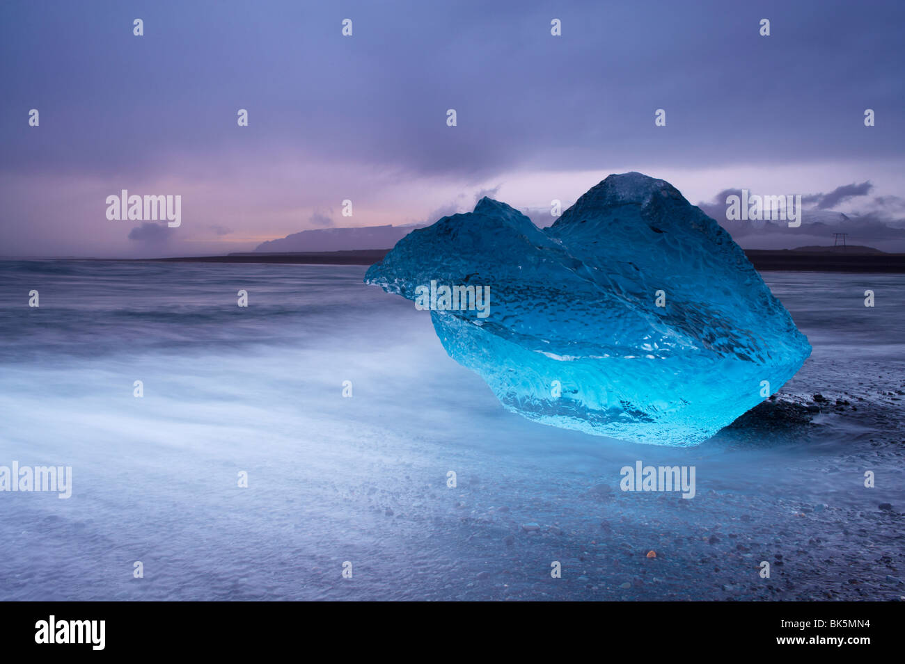 Breidamerkursandur schwarzen Sand, in der Nähe Gletscherlagune Jökulsárlón, Island Stockfoto