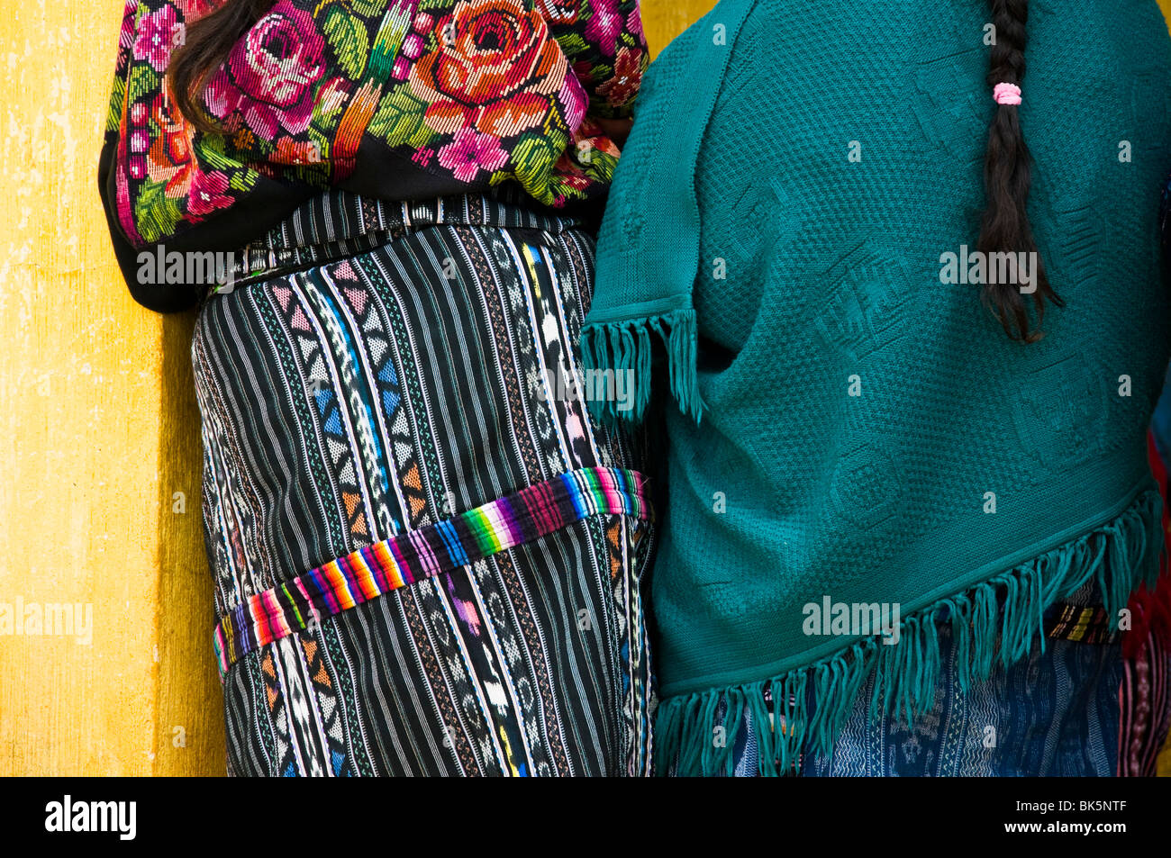 Frauen tragen traditionelle outfits Solola Region Guatemala Stockfoto