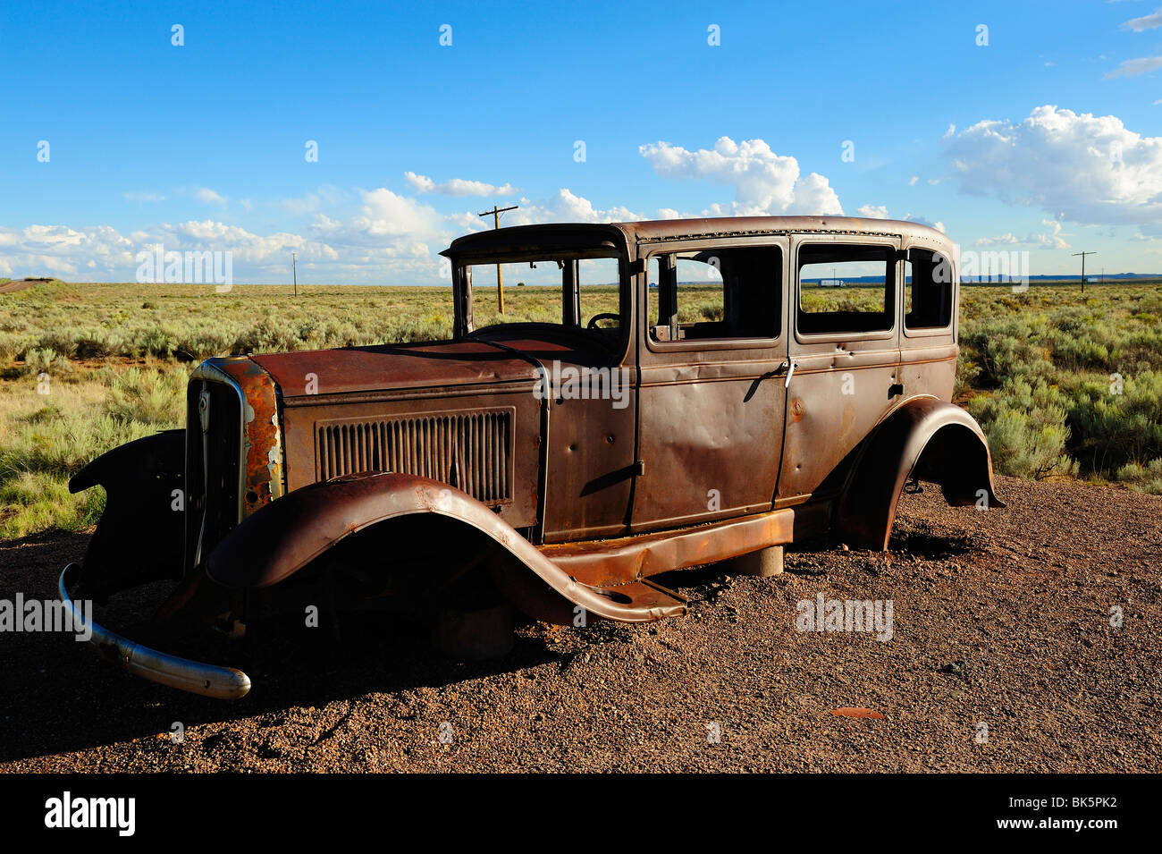 Alte rostige Auto verlassen in der Nähe von Route 66, Arizona, USA Stockfoto