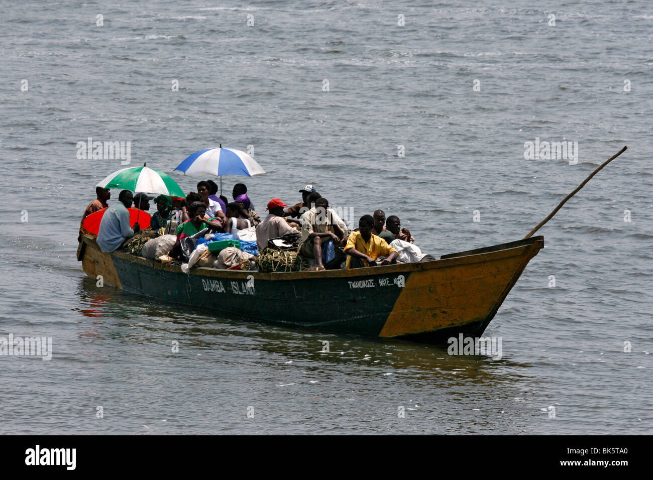 Passagier- und Kanu auf dem Viktoriasee, Uganda Stockfoto