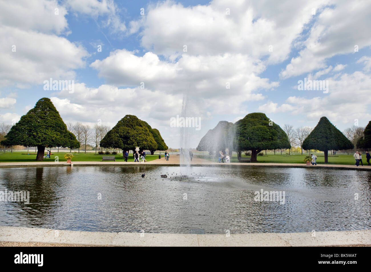 Die formale Gärten in Hampton Court Palace. Stockfoto