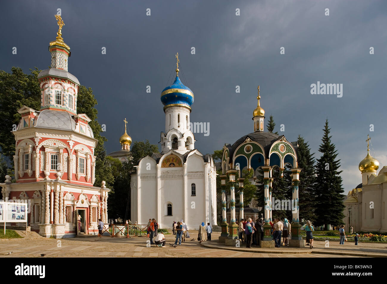 Russland Golden Ring Sergijew Posad Laura Bestattung Gewölbe der Kirche des Heiligen Geistes 1476 Brunnen Pools 1872 Godunov Familie 1780 Stockfoto