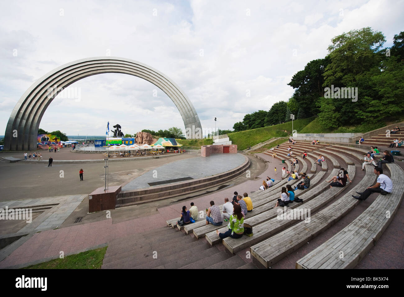 Rainbow Arch, Freundschaft der Nationen Denkmal, Kiew, Ukraine, Europa Stockfoto