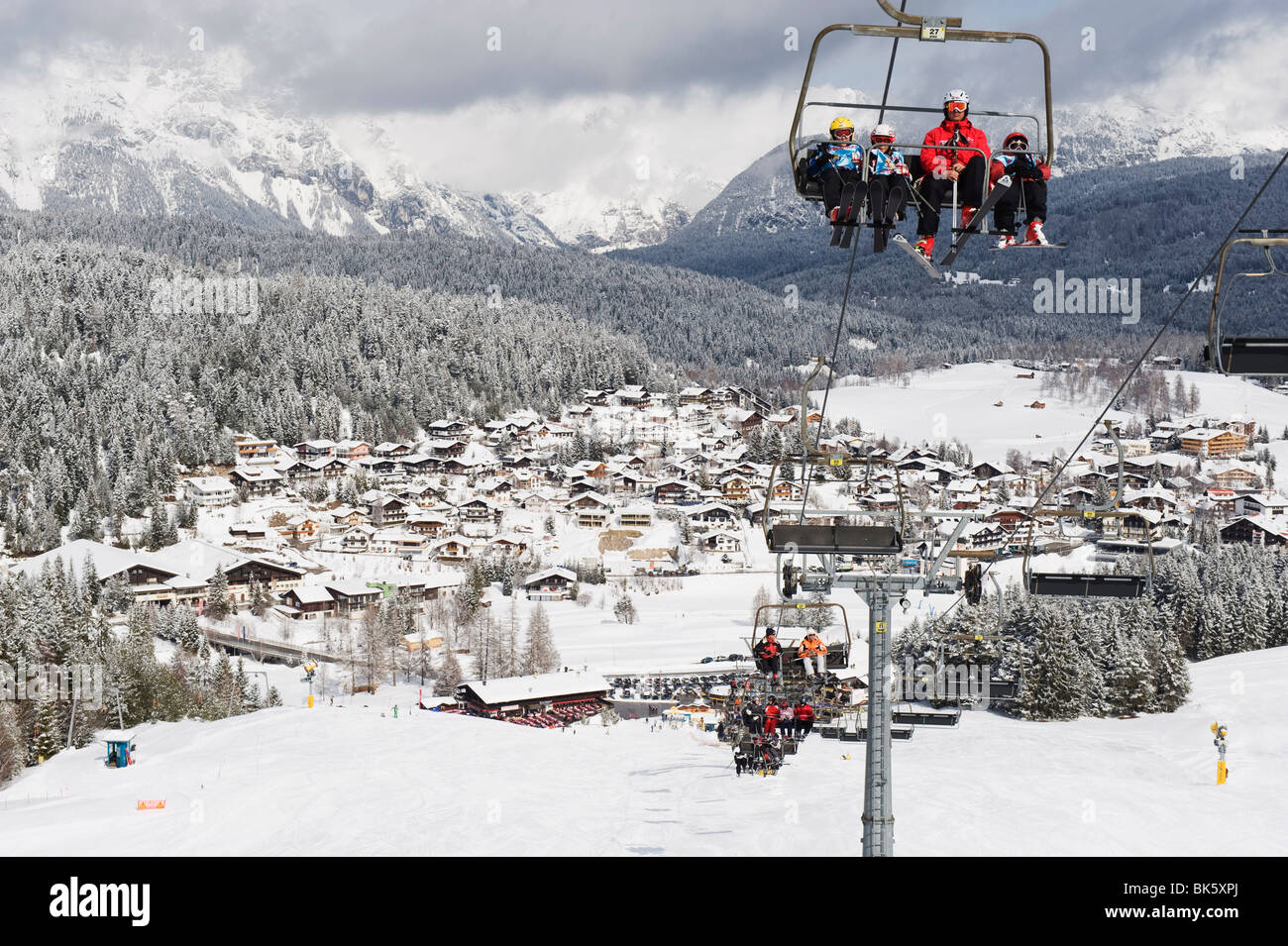 Sessellift auf einem Ski slope, Seefeld Ski Resort, Tirol, Österreich, Europa Stockfoto