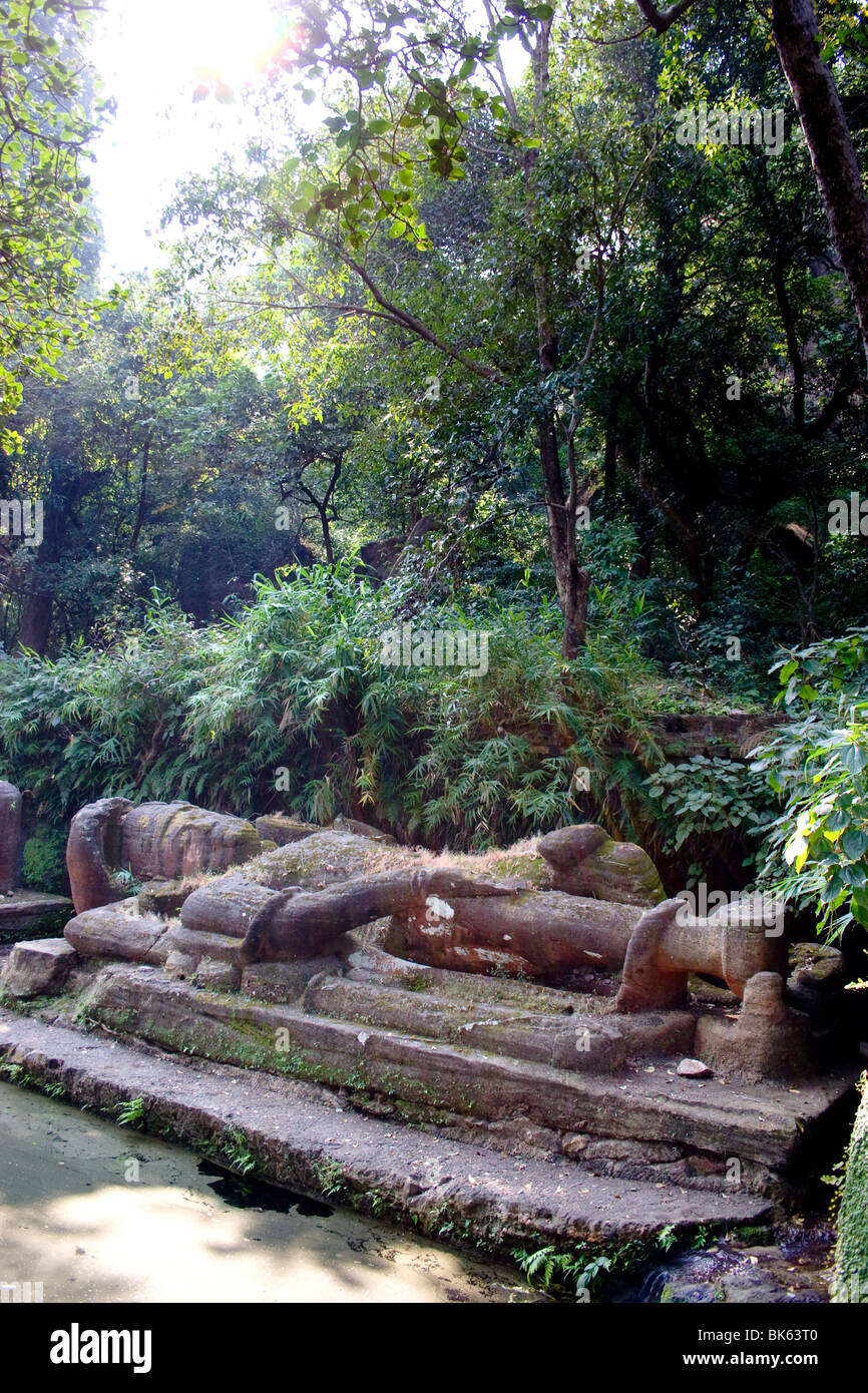 Shesh-Saiya, eine Statue von Lord Vishnu Bandhavgarh National Park Stockfoto