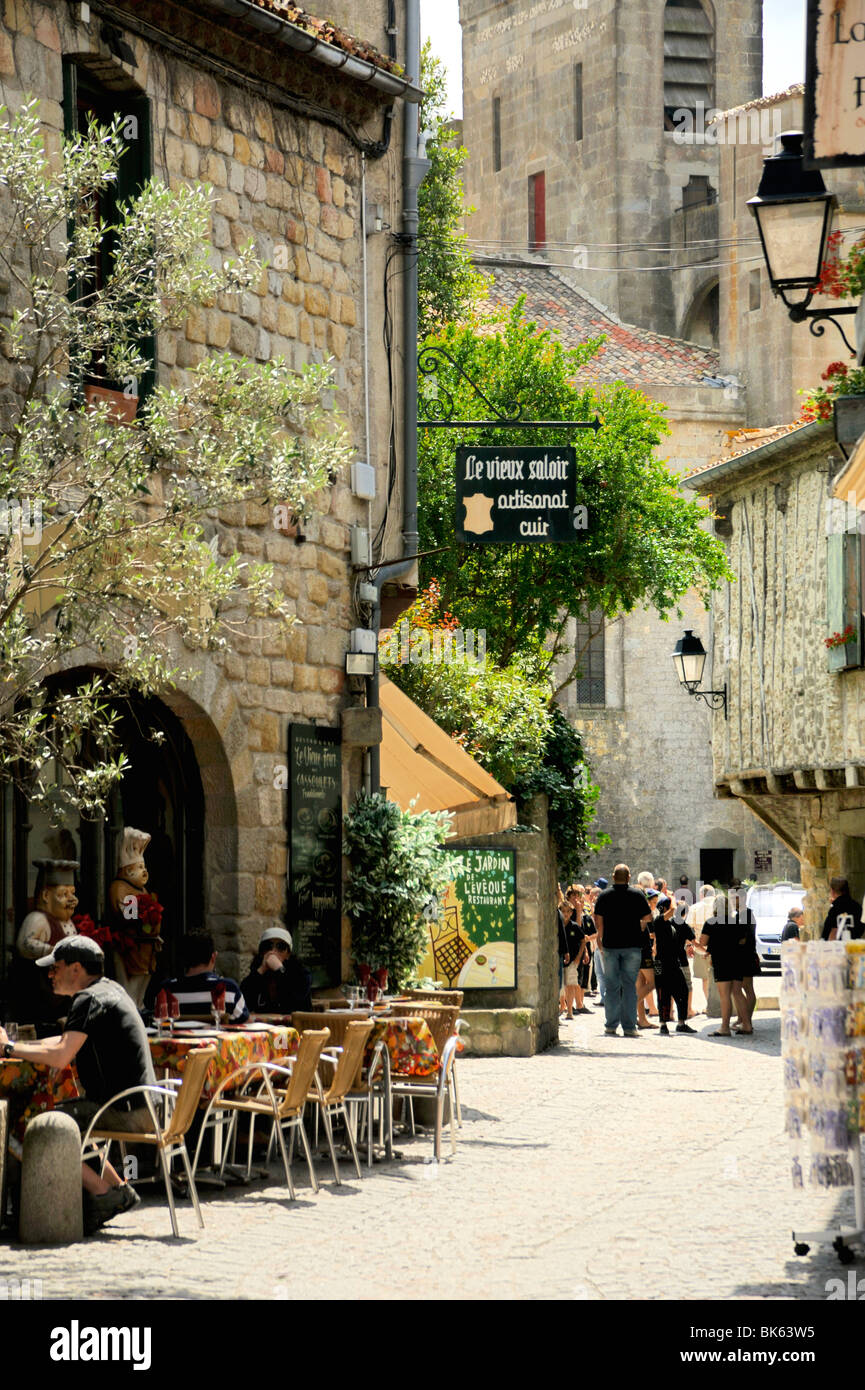 Mittelalterliche Straße in Mauern und Türmen Festung La Cite, Carcassonne, UNESCO Welt Heritge Site, Languedoc, Frankreich, Europa Stockfoto