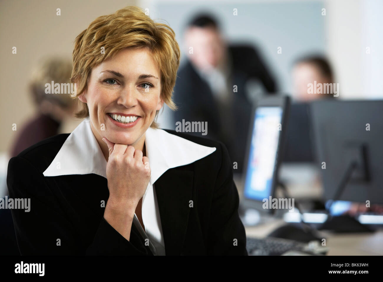 Porträt einer Geschäftsfrau lächelnd Stockfoto