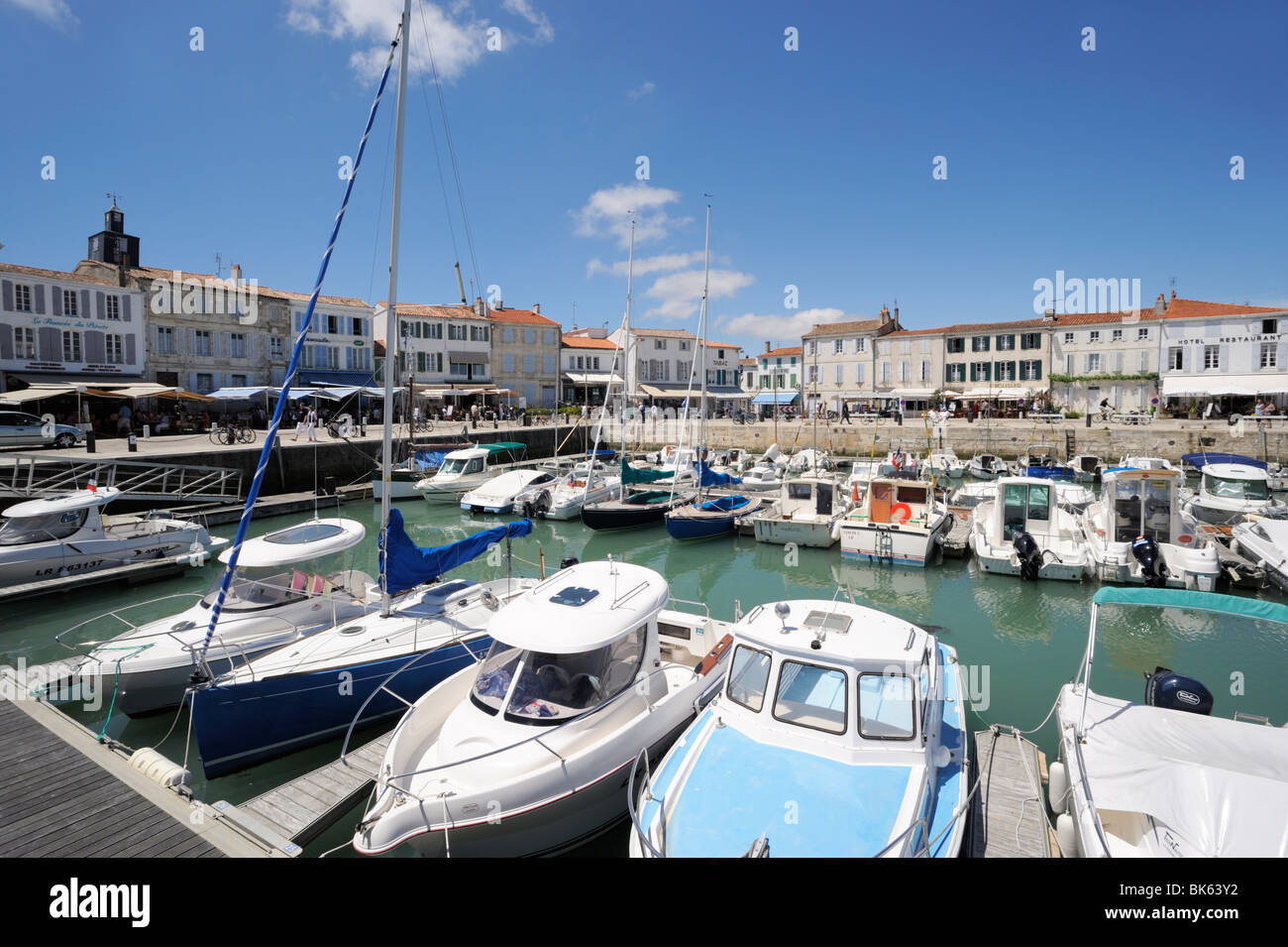 Hafen und Kai, La Flotte, Ile de Re, Charente-Maritime, Frankreich, Europa Stockfoto